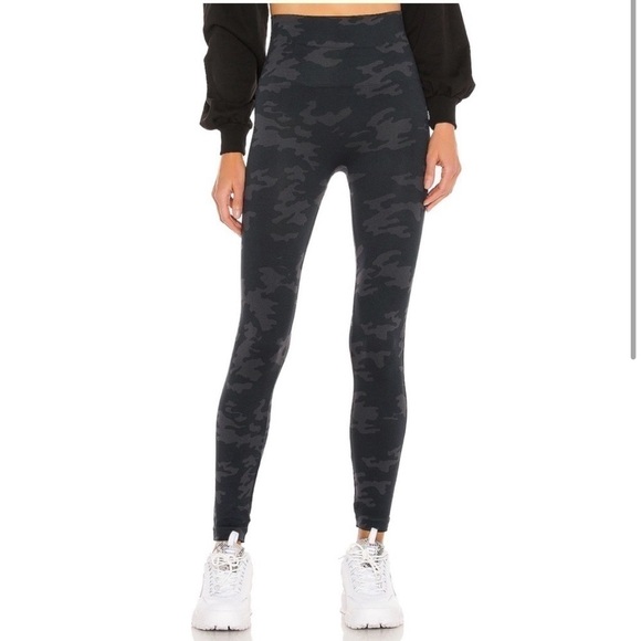 SPANX Look at Me Now Gray Camo Print Size Medium - Picture 1 of 8